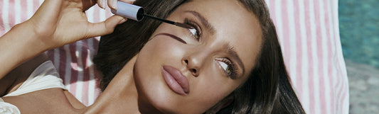 איפור פנים וגוף