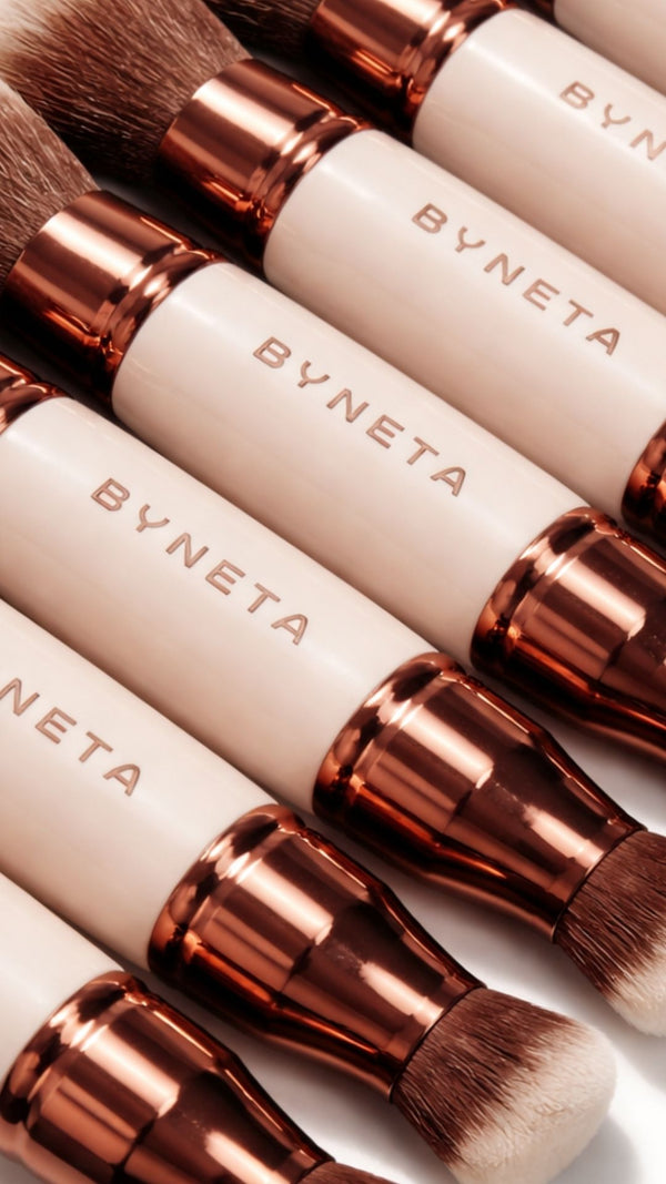 Retractable Make Up Brush - מברשת איפור דו צדדית