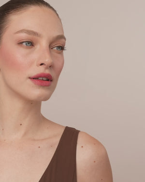 סרטון איפור טינט Lip & Cheek Cream Tint